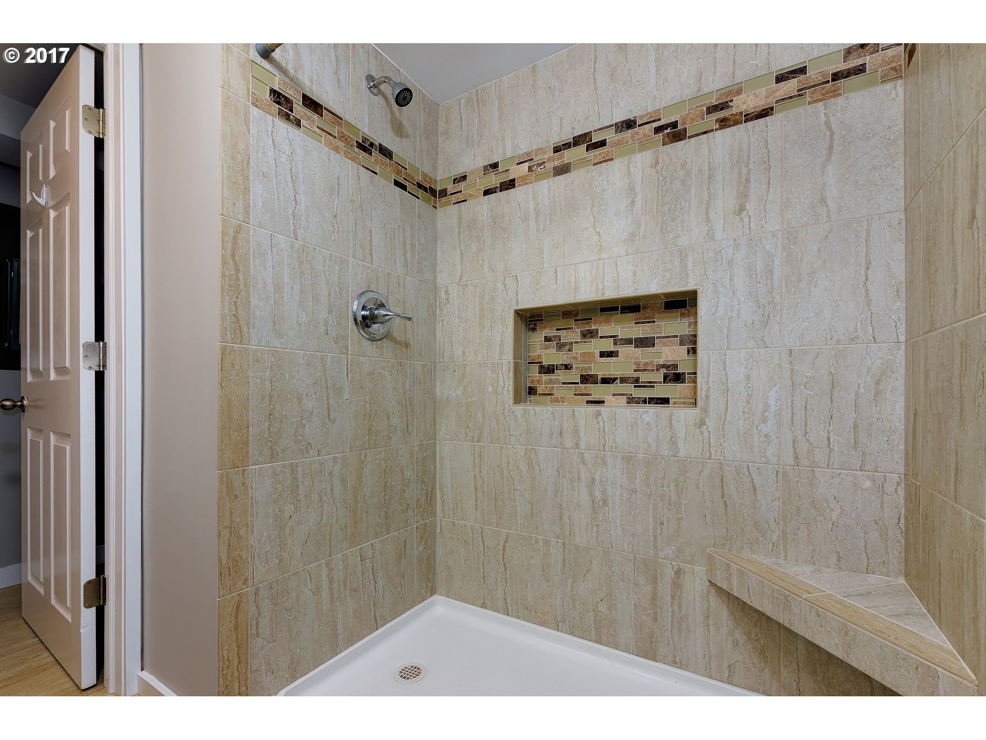 8526 Southwest 45th Avenue Portland, OR 97219 - Photo 27 of 32 Bathroom