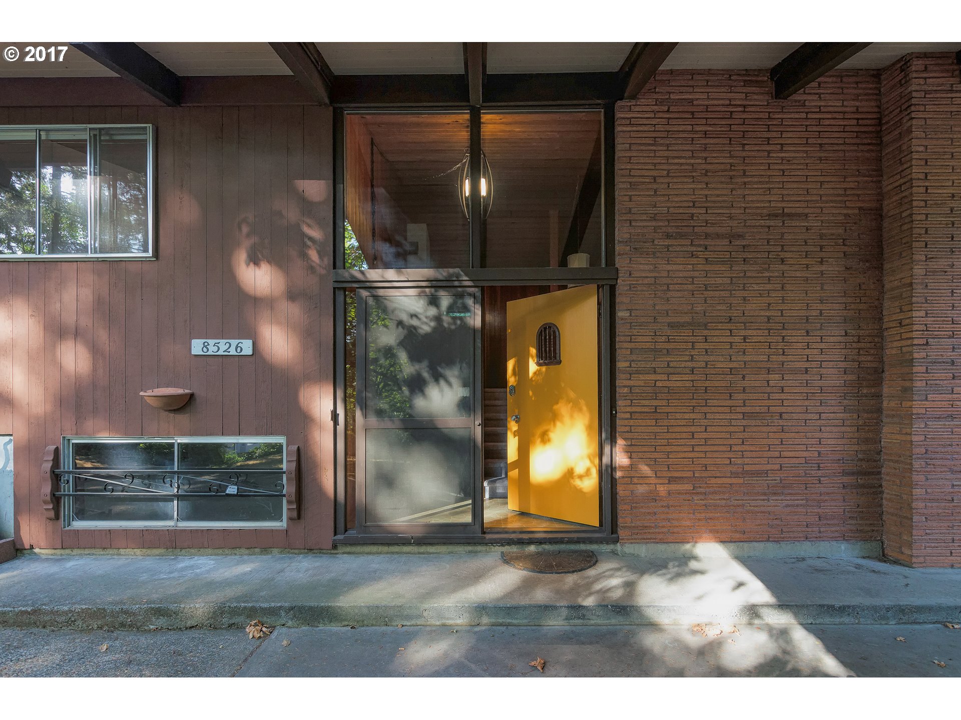 8526 Southwest 45th Avenue Portland, OR 97219 - Photo 3 of 32 Gallery Image 3