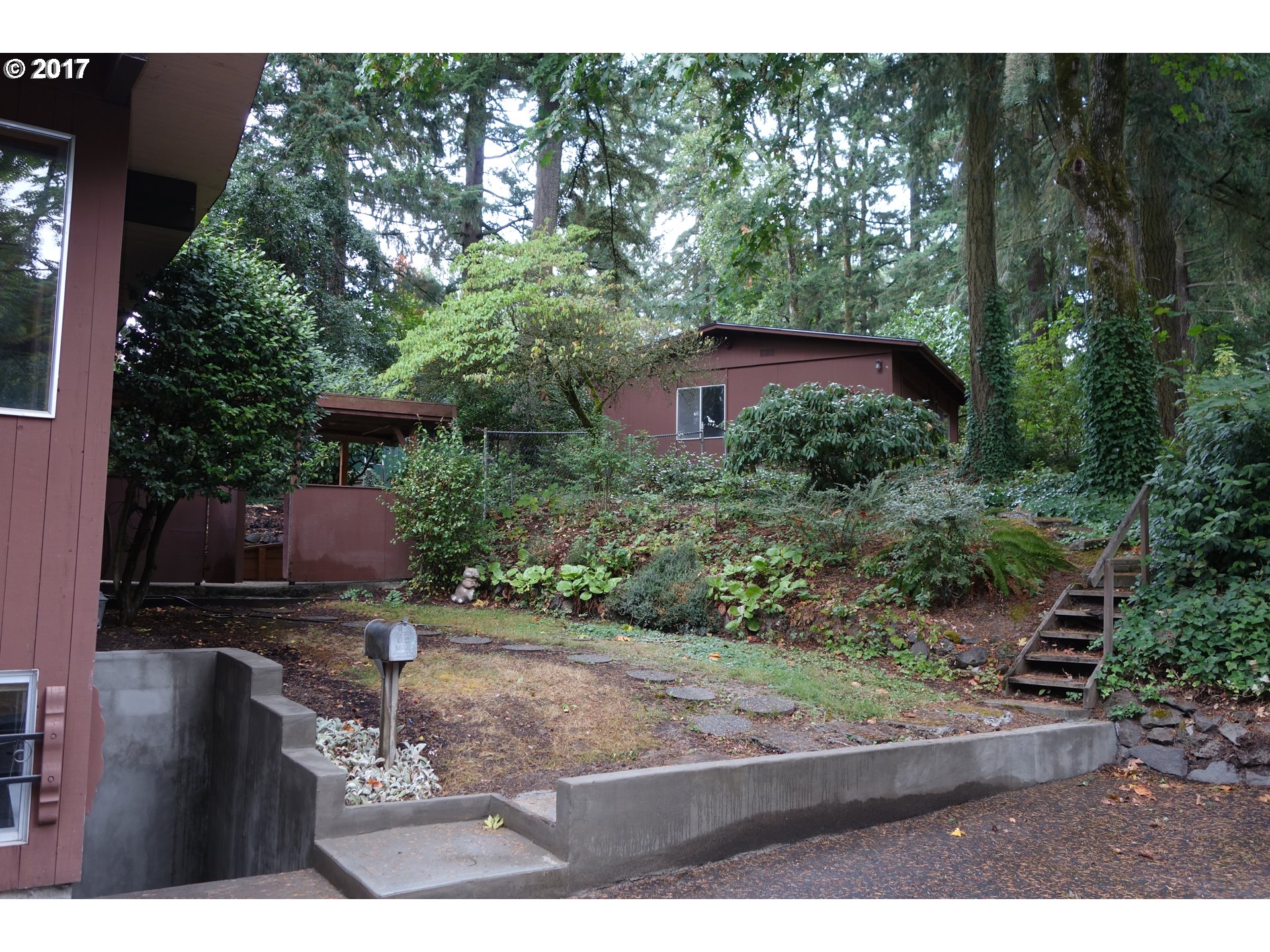 8526 Southwest 45th Avenue Portland, OR 97219 - Photo 31 of 32 Shop