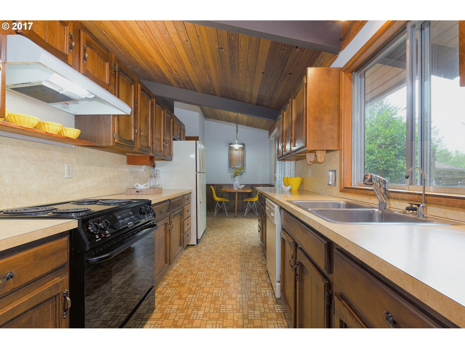 8526 Southwest 45th Avenue Portland, OR 97219 - Photo 10 of 32 Kitchen