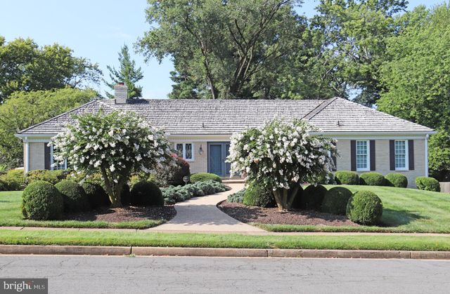 $1,800,000 | 6305 Stoneham Lane, McLean, VA 22101