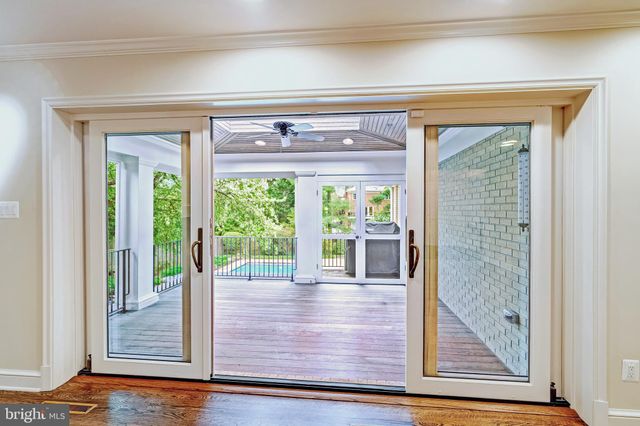 $1,800,000 | 6305 Stoneham Lane, McLean, VA 22101