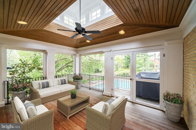 $1,800,000 | 6305 Stoneham Lane, McLean, VA 22101