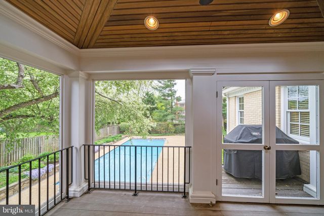 $1,800,000 | 6305 Stoneham Lane, McLean, VA 22101