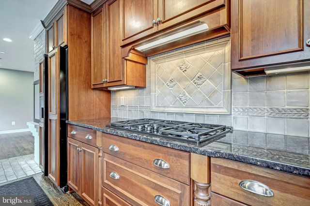 $1,800,000 | 6305 Stoneham Lane, McLean, VA 22101