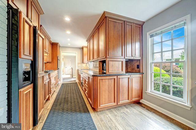 $1,800,000 | 6305 Stoneham Lane, McLean, VA 22101