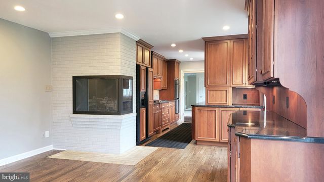 $1,800,000 | 6305 Stoneham Lane, McLean, VA 22101