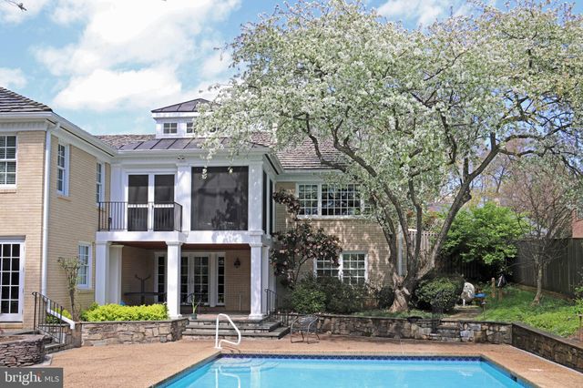 $1,800,000 | 6305 Stoneham Lane, McLean, VA 22101