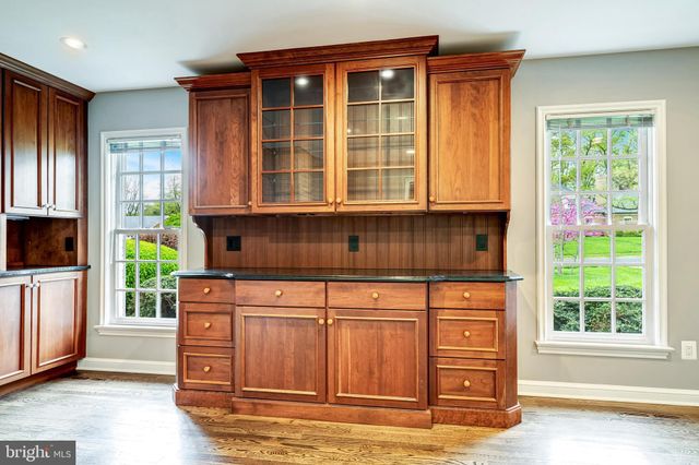 $1,800,000 | 6305 Stoneham Lane, McLean, VA 22101