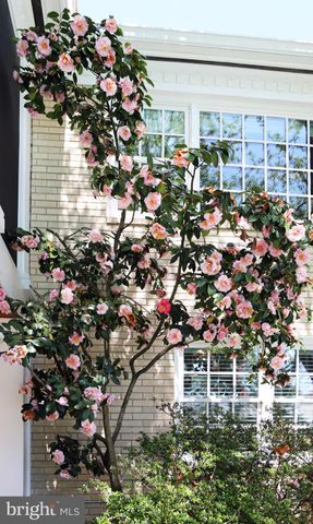 $1,800,000 | 6305 Stoneham Lane, McLean, VA 22101