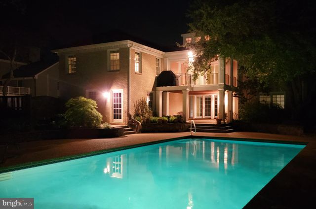 $1,800,000 | 6305 Stoneham Lane, McLean, VA 22101