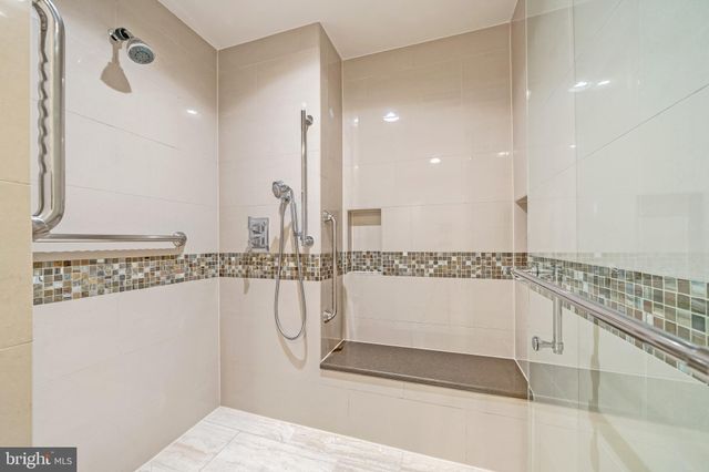 $1,800,000 | 6305 Stoneham Lane, McLean, VA 22101