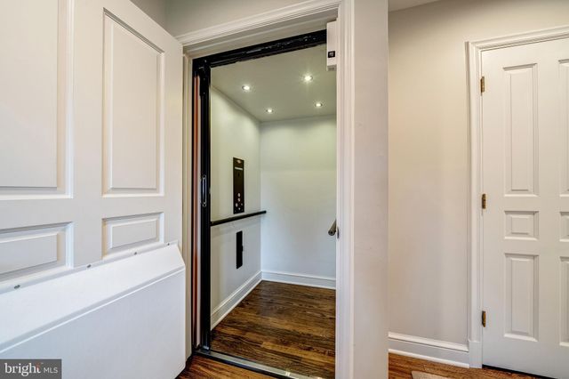 $1,800,000 | 6305 Stoneham Lane, McLean, VA 22101