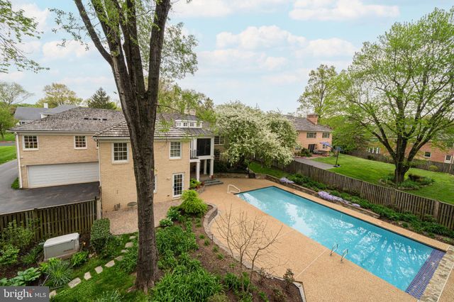 $1,800,000 | 6305 Stoneham Lane, McLean, VA 22101