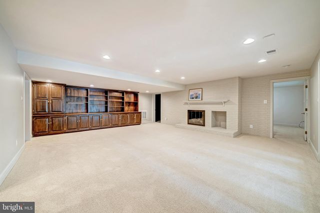 $1,800,000 | 6305 Stoneham Lane, McLean, VA 22101