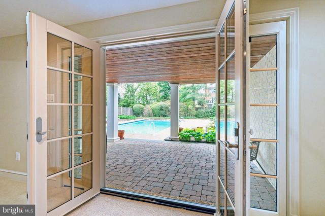 $1,800,000 | 6305 Stoneham Lane, McLean, VA 22101