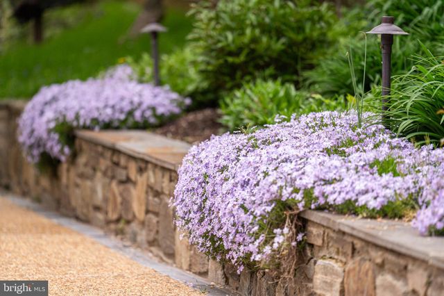 $1,800,000 | 6305 Stoneham Lane, McLean, VA 22101