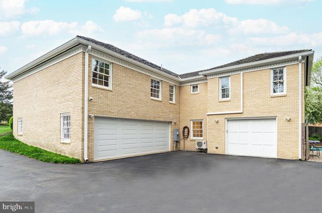 $1,800,000 | 6305 Stoneham Lane, McLean, VA 22101