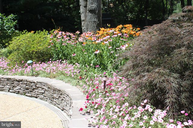 $1,800,000 | 6305 Stoneham Lane, McLean, VA 22101