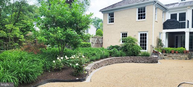 $1,800,000 | 6305 Stoneham Lane, McLean, VA 22101