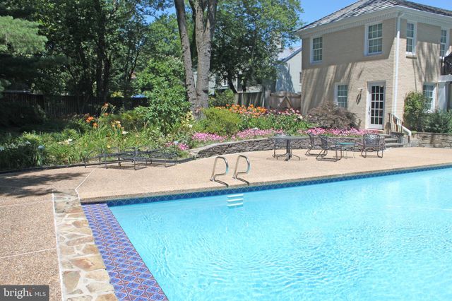 $1,800,000 | 6305 Stoneham Lane, McLean, VA 22101