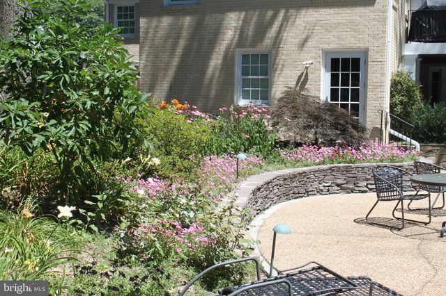 $1,800,000 | 6305 Stoneham Lane, McLean, VA 22101