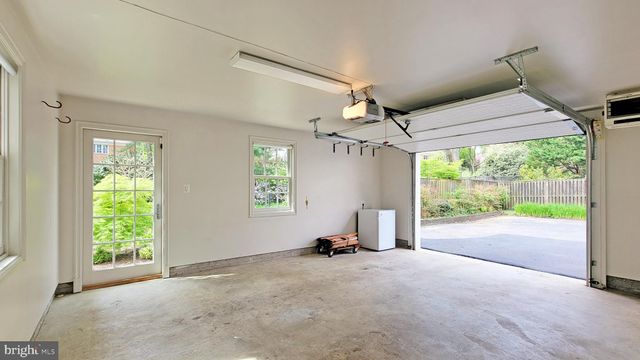 $1,800,000 | 6305 Stoneham Lane, McLean, VA 22101