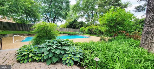 $1,800,000 | 6305 Stoneham Lane, McLean, VA 22101