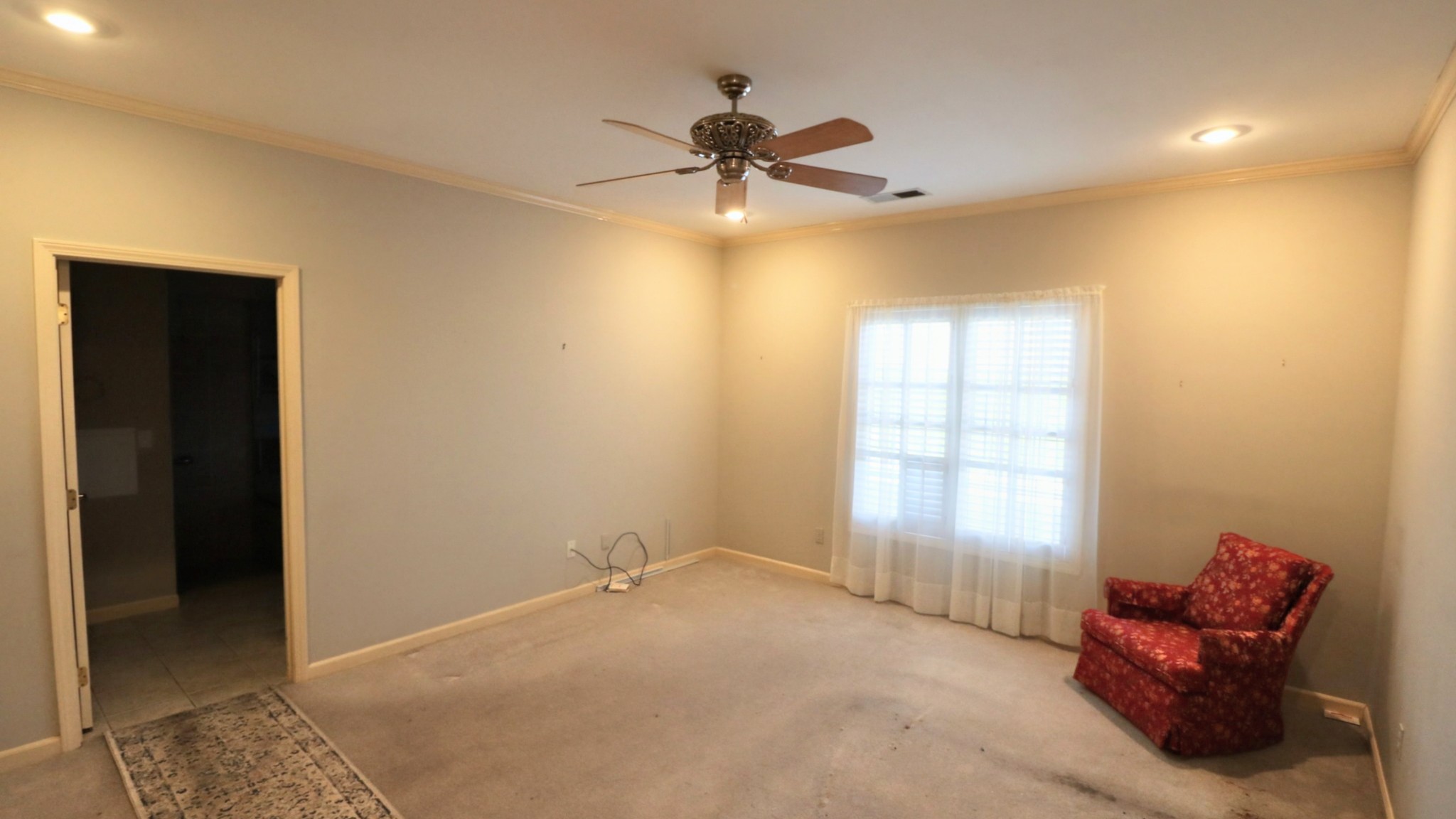 19 Emerald Cove, Unit B Paris, TN 38242 - Photo 11 of 24 an empty room with windows and ceiling fan