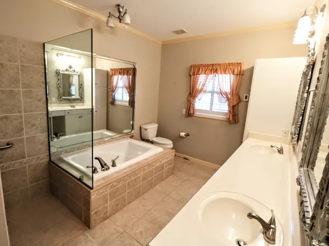 $450,000 | 19 Emerald Cove, Unit B, Paris, TN 38242