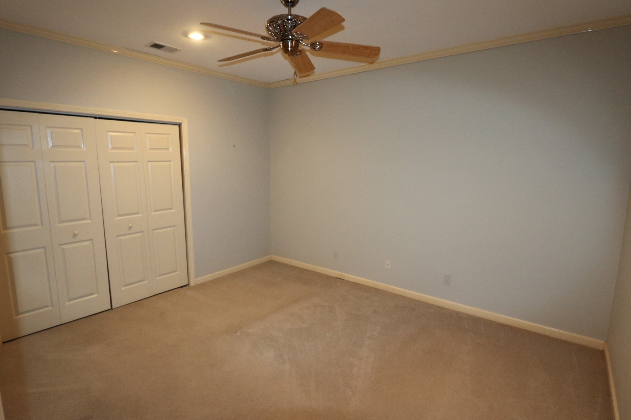 19 Emerald Cove, Unit B Paris, TN 38242 - Photo 16 of 24 an empty room with a ceiling fan and a window