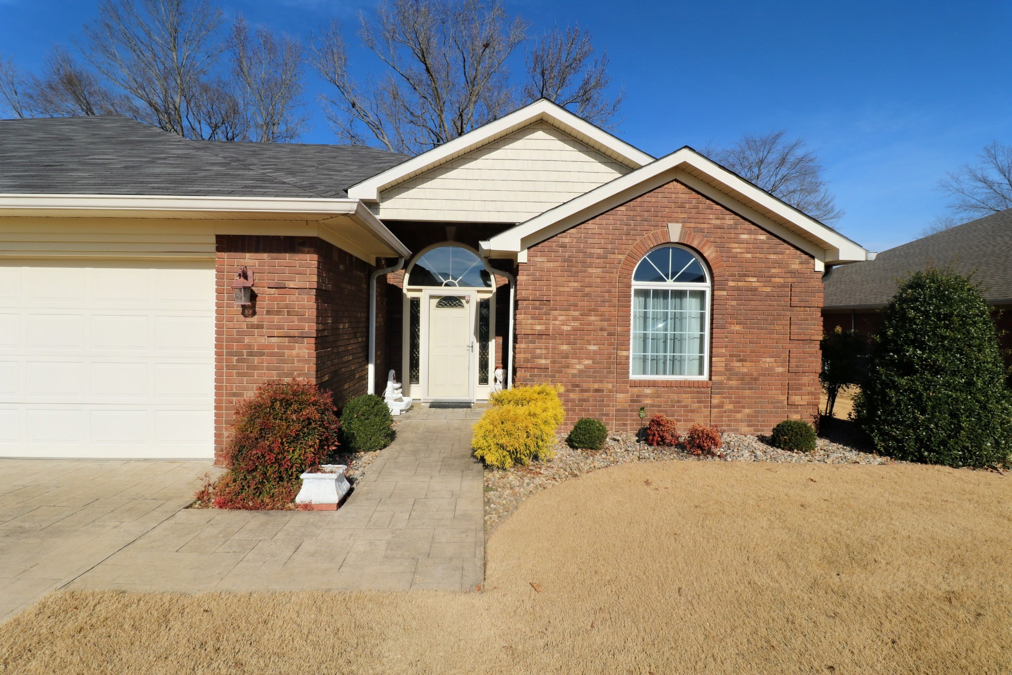 19 Emerald Cove, Unit B Paris, TN 38242 - Photo 2 of 24 a front view of a house with a yard
