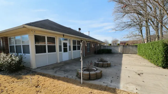 $450,000 | 19 Emerald Cove, Unit B, Paris, TN 38242