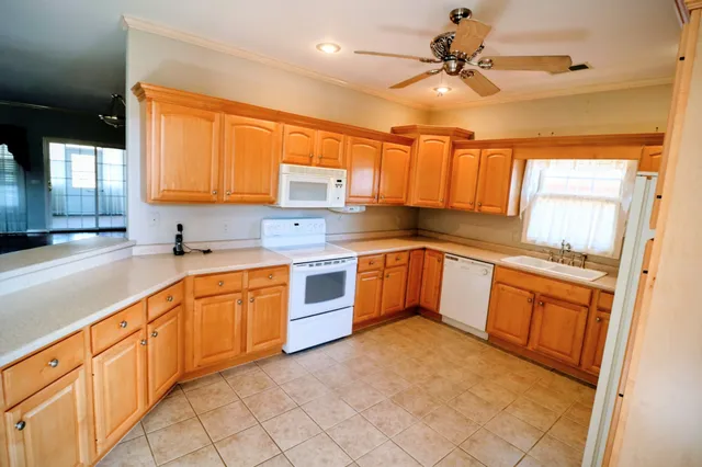 $450,000 | 19 Emerald Cove, Unit B, Paris, TN 38242