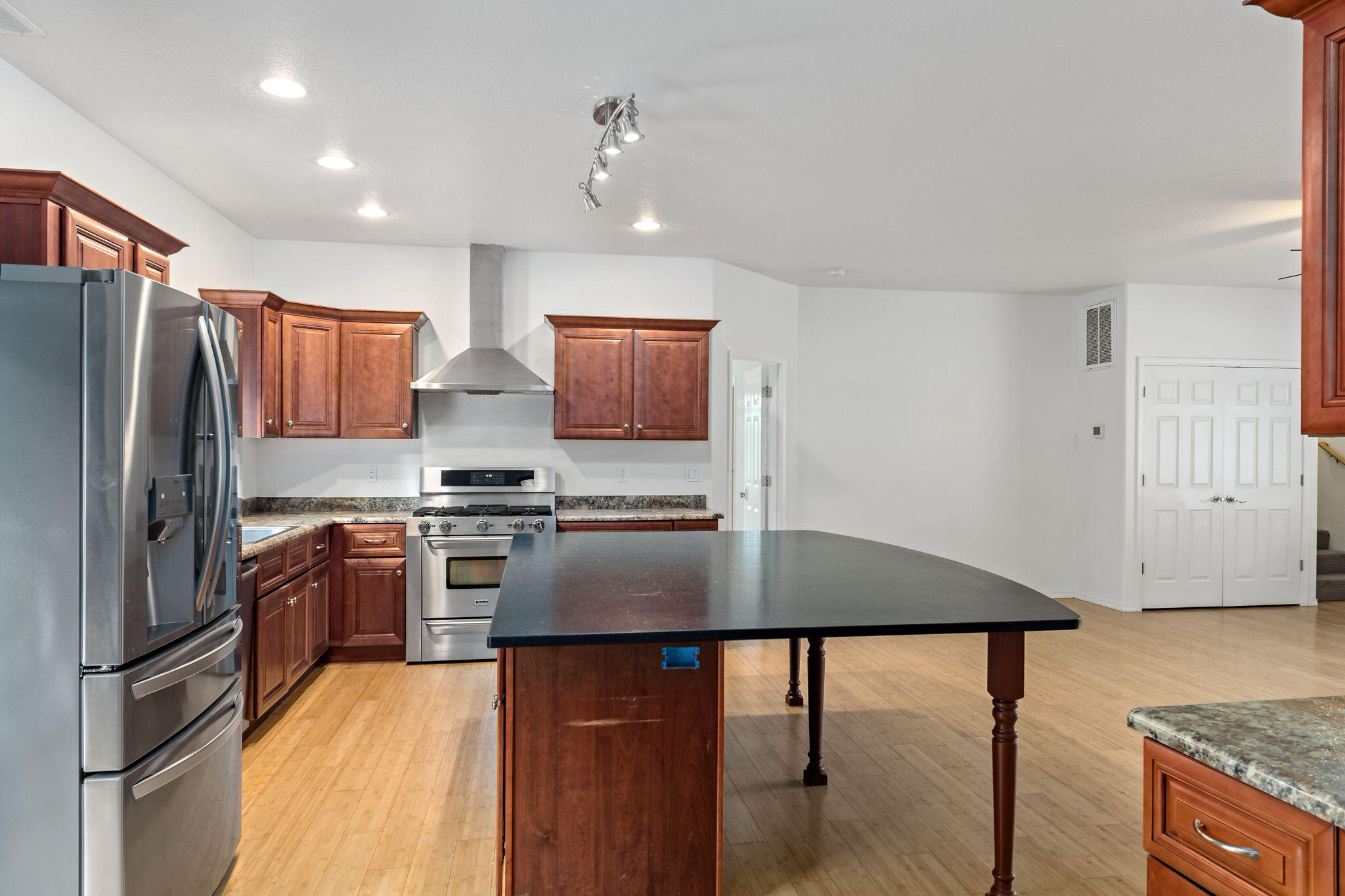 10523 Lower River Road Grants Pass, OR 97526 - Photo 13 of 58 079A6485