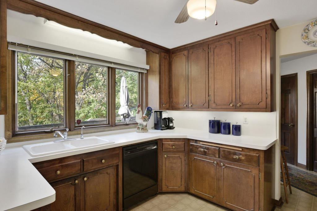 18508 Timber Ridge Drive Minnetonka, MN 55345 - Photo 16 of 33