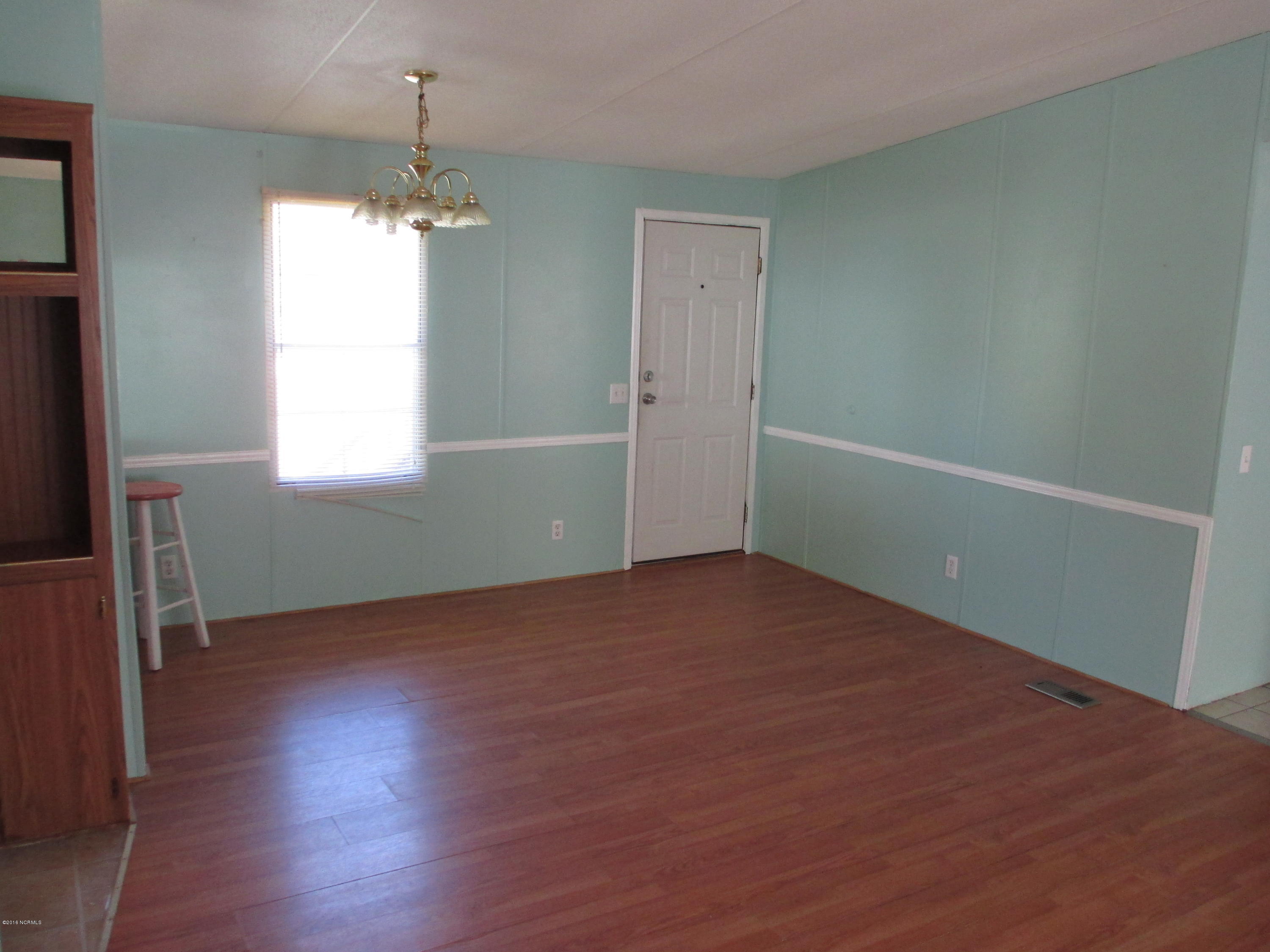 226 North Pigott Road Gloucester, NC 28528 - Photo 4 of 5 Dining Area