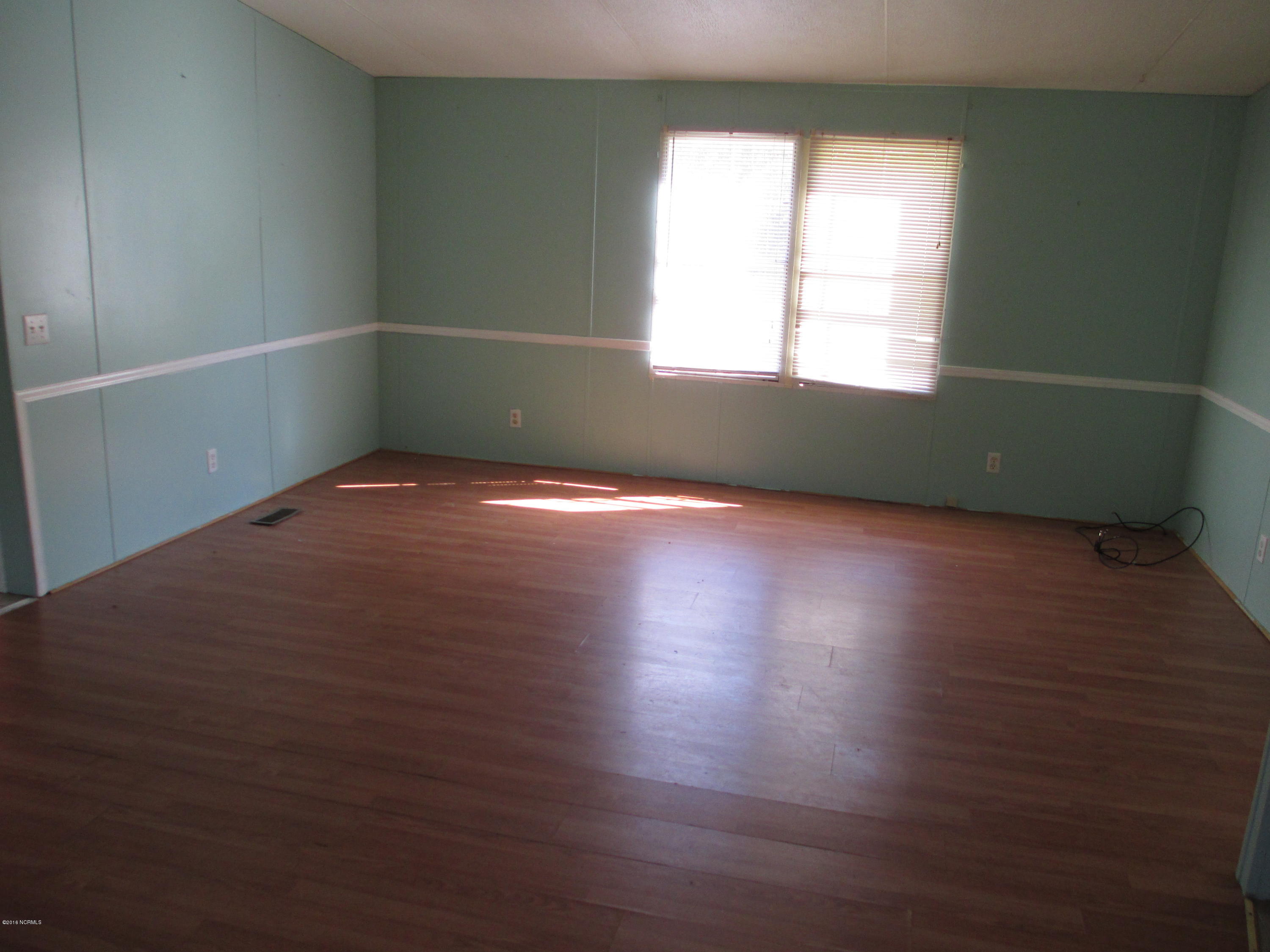 226 North Pigott Road Gloucester, NC 28528 - Photo 5 of 5 Living Area