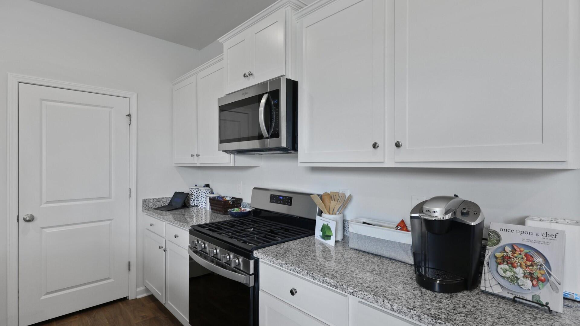 801 Long Blf Road Summerville, SC 29486 - Photo 9 of 36 10-web-or-mls-RU4A1152