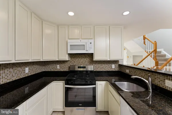 $2,700 | 4869 Benecia Lane, Dumfries, VA 22025