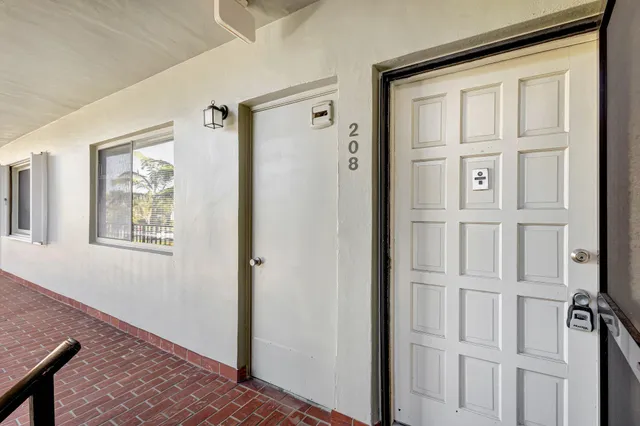 $2,500 | 4090 Tivoli Court, Unit 208, Lake Worth, FL 33467