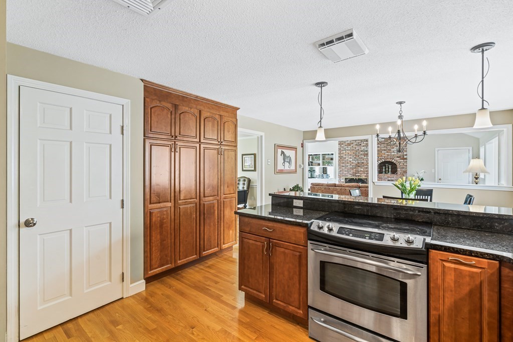 5 Windemere Drive Andover, MA 01810 - Photo 6 of 41