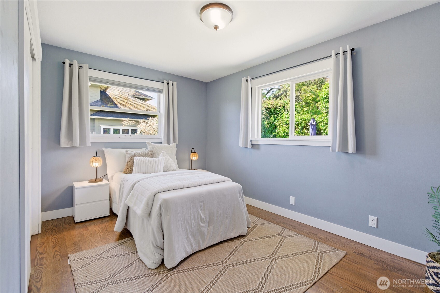 6825 Linden Avenue North Seattle, WA 98103 - Photo 21 of 40