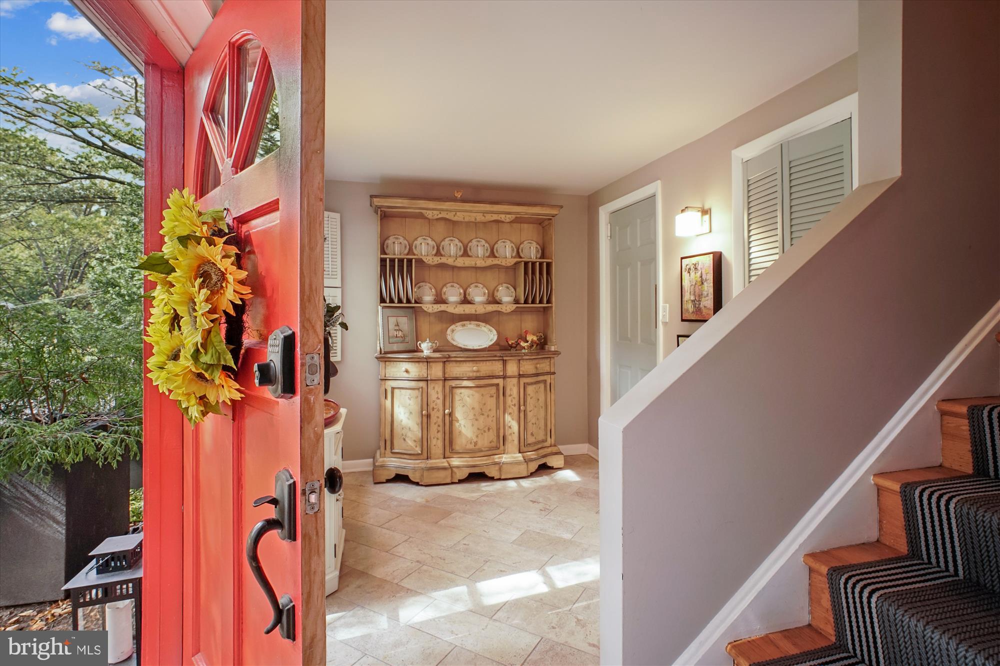 3717 Chanel Road Annandale, VA 22003 - Photo 4 of 57 Inviting foyer