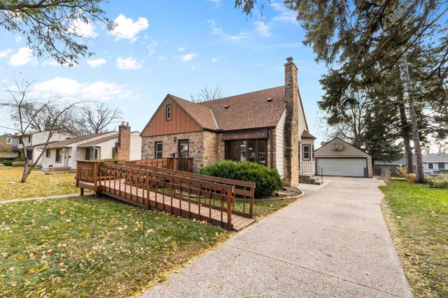 $289,900 | 1676 Arlington Avenue East, St. Paul, MN 55106