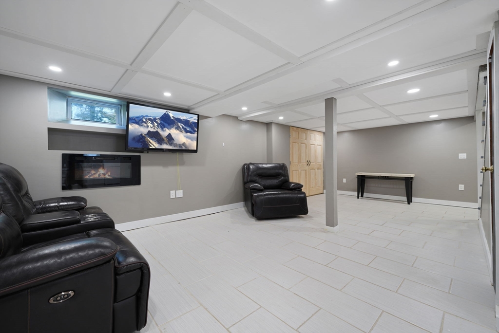 365 Middle Road Acushnet, MA 02743 - Photo 19 of 38 Gallery Image 19