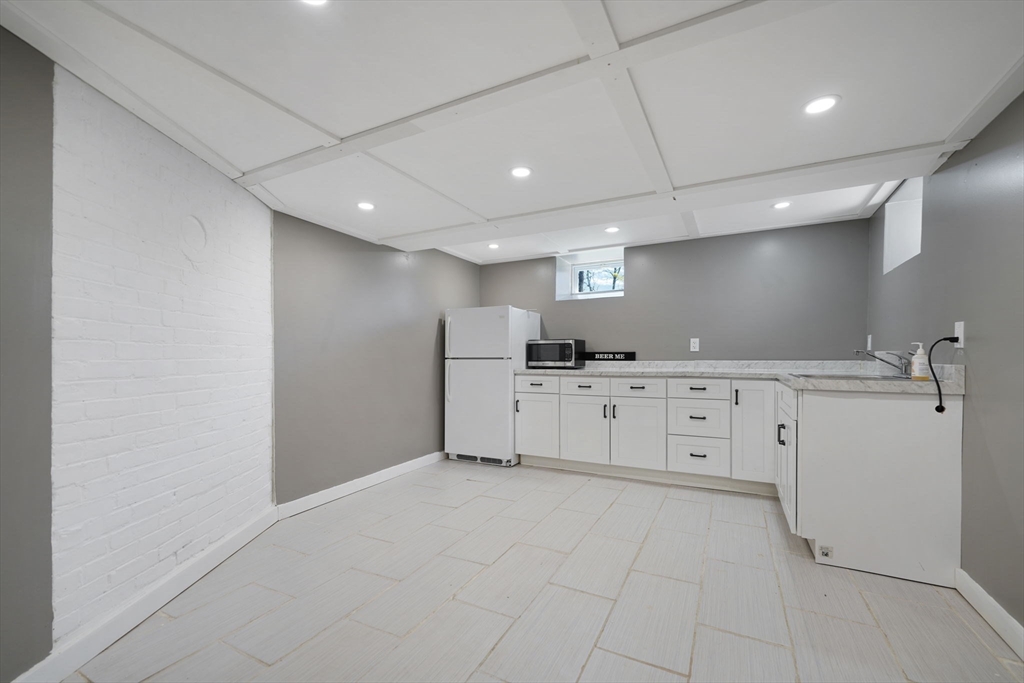 365 Middle Road Acushnet, MA 02743 - Photo 21 of 38 Gallery Image 21
