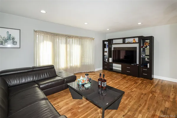 $6,000 | 11 Otsego Avenue, Dix Hills, NY 11746