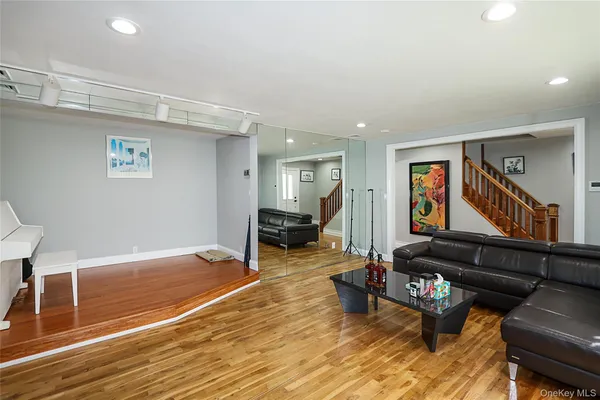 $6,000 | 11 Otsego Avenue, Dix Hills, NY 11746