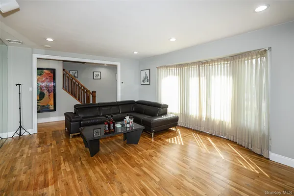 $6,000 | 11 Otsego Avenue, Dix Hills, NY 11746